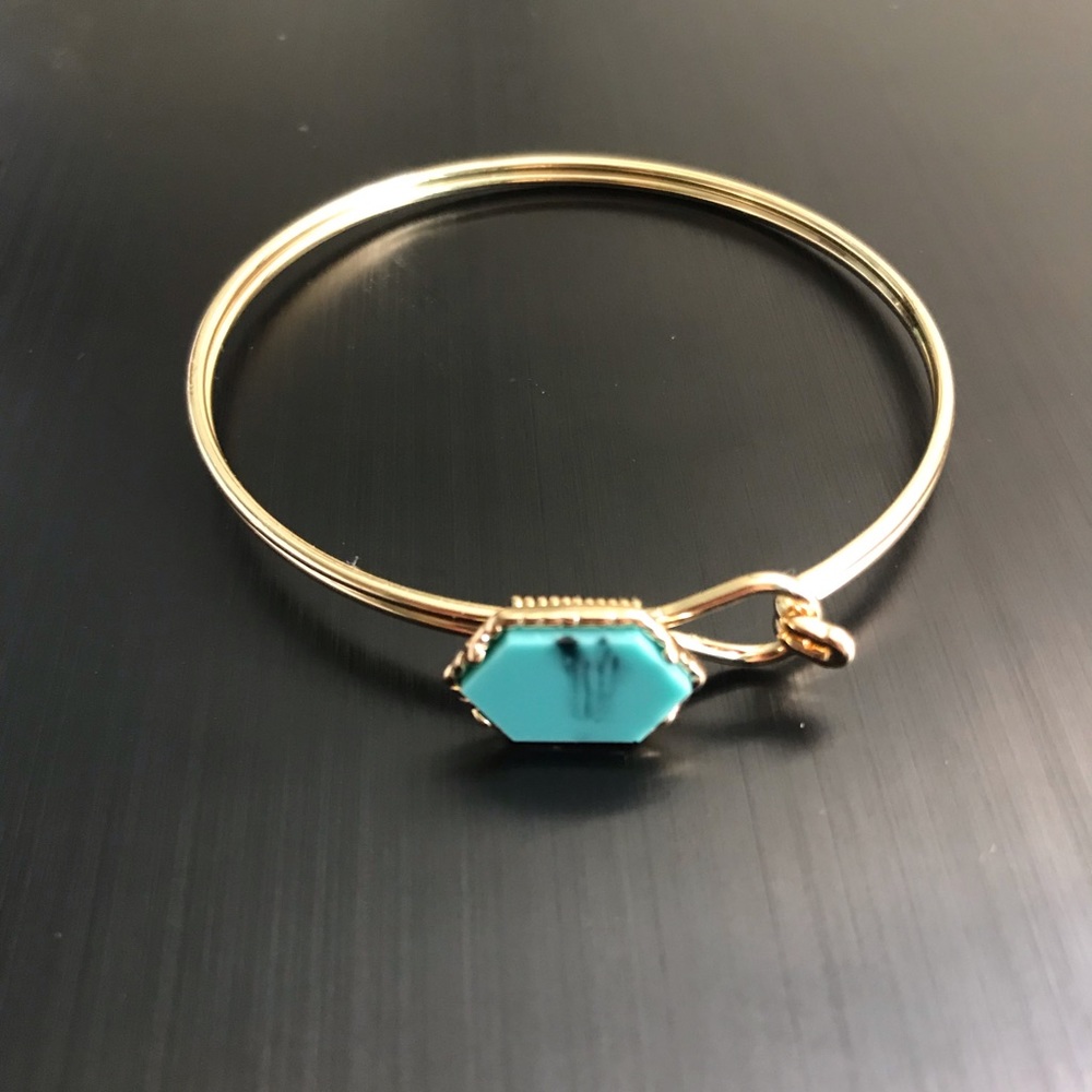 Gold bangle with turquoise gemstone
